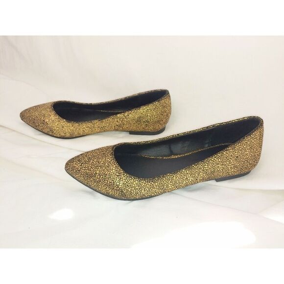 Forever 21 Women's Size 7 Gold/Black Cracked-look Flat Shoes - Picture 5 of 6